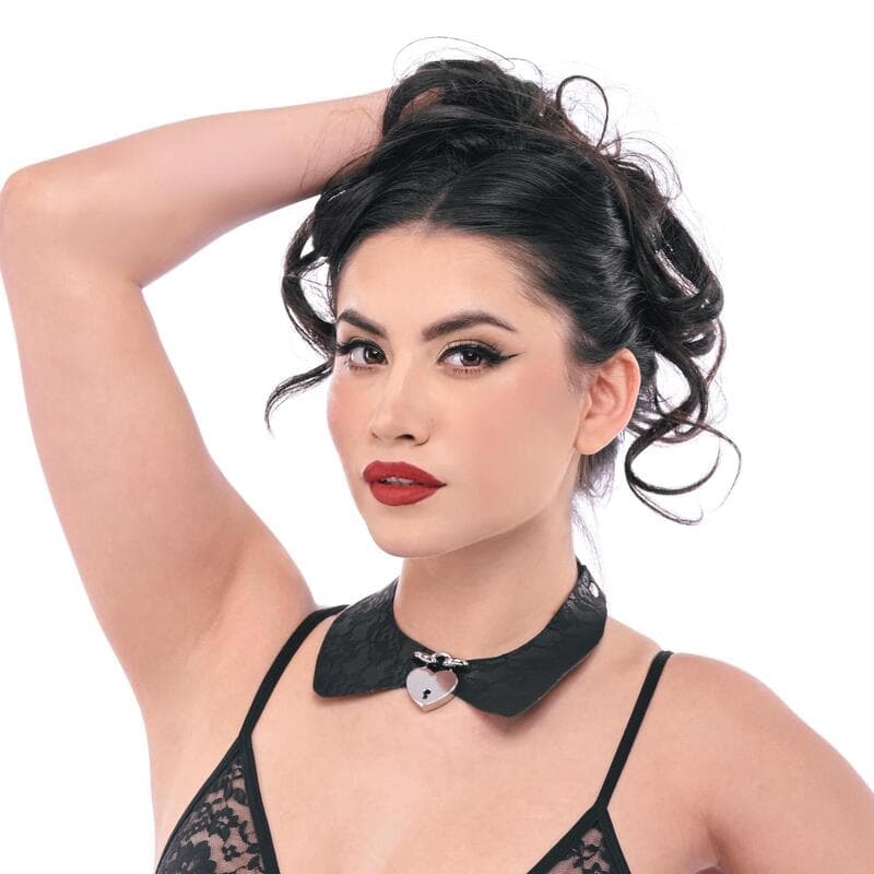 Heartbound Lace Day Collar